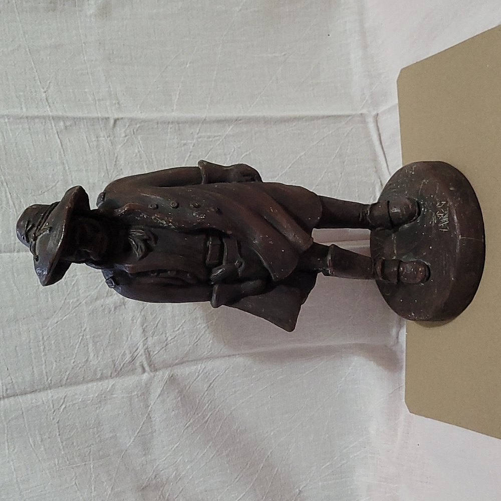 14" calvary statue. Largo, chalkware. Bronze color